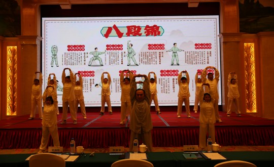 26.酒店公司发展八段锦操练活动_副本.jpg