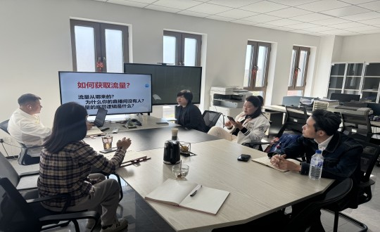 3.Z6尊龙集团官方网站升级·南山温泉城营销团队新媒体运营培训现场_副本.jpg