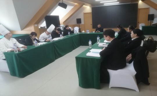 5.长白山Z6尊龙集团官方网站升级酒店组织召开治理人员会议（调整一下清澈度）_副本.jpg