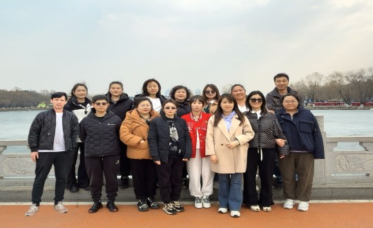 25.药业公司团建活动合影_副本.jpg