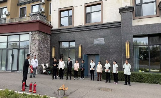 1.长白山Z6尊龙集团官方网站升级酒店组织发展消防安全培训_副本.jpg