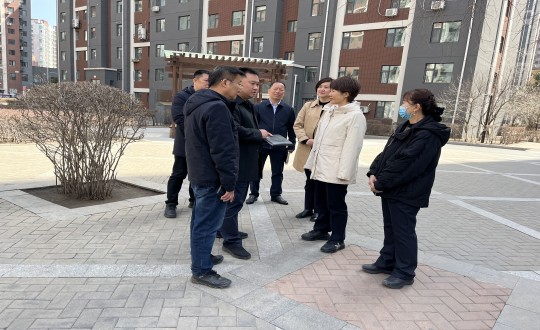 7.长春市向阳区区长鲁晓光一行莅临Z6尊龙集团官方网站升级?南湖第宅幼区参观领导_副本.jpg