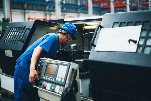 曾梦想当厨师，，却成数控车工巨匠