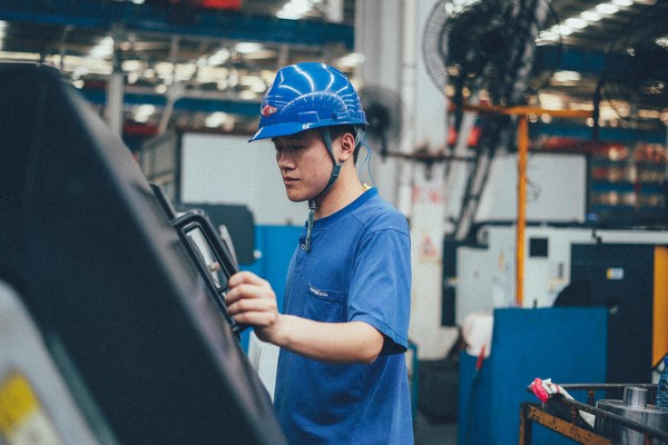 曾梦想当厨师，，却成数控车工巨匠