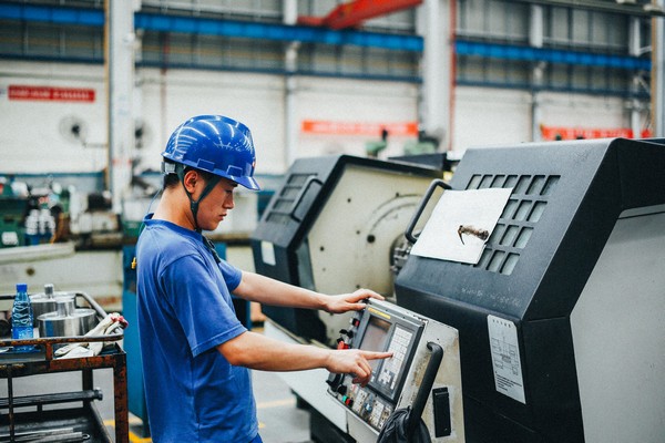 曾梦想当厨师，，却成数控车工巨匠