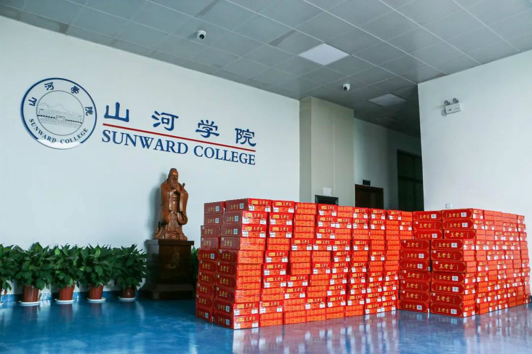 情系职工送清凉，，，殷切眷注鼓劲头——九州ku酷游智能开展夏日送清凉活动