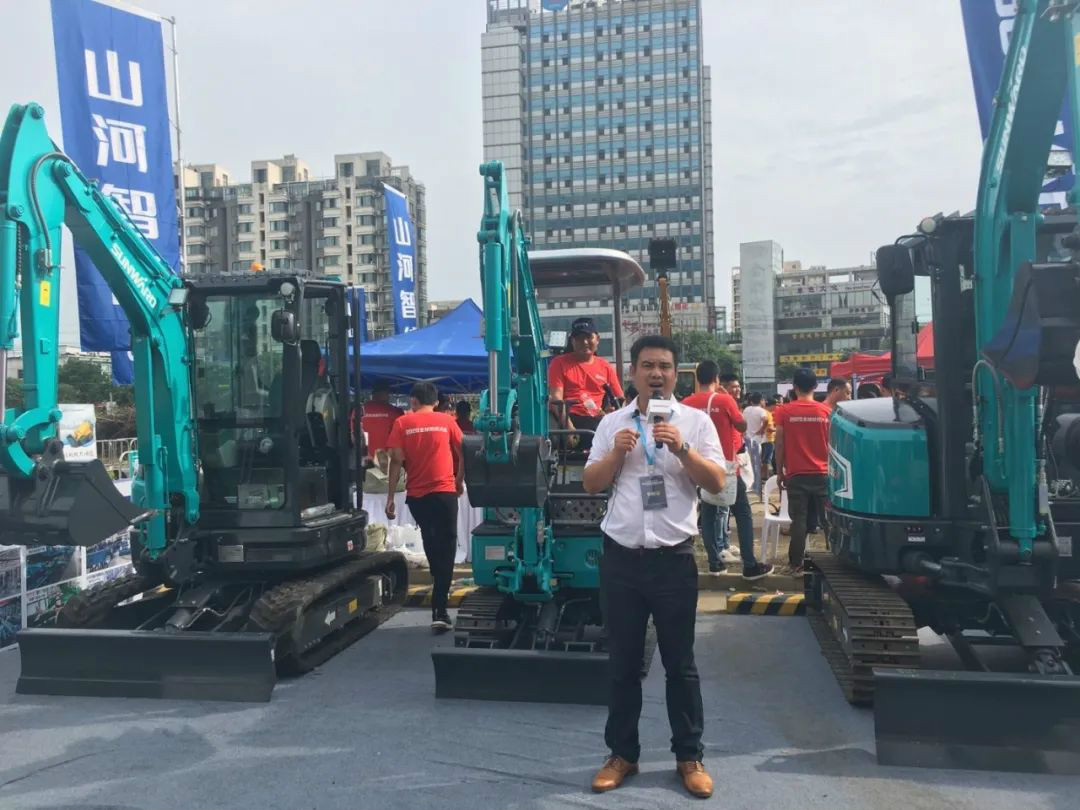 2020全球微挖大会 九州ku酷游智能精品微挖赢得满堂彩