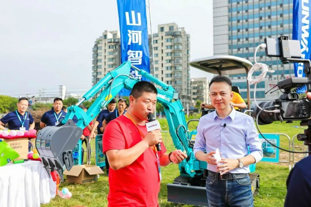 2020全球微挖大会 九州ku酷游智能精品微挖赢得满堂彩