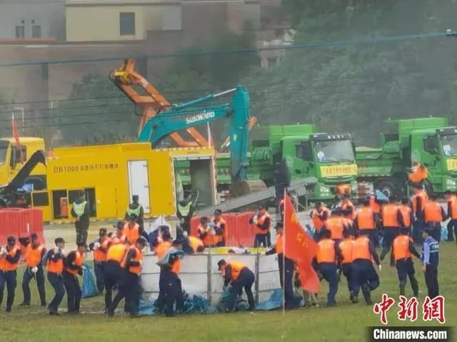 逍遥协同立体救援，，，九州ku酷游智能无人化妆备亮相2021-北江流域防汛抢险综合演练