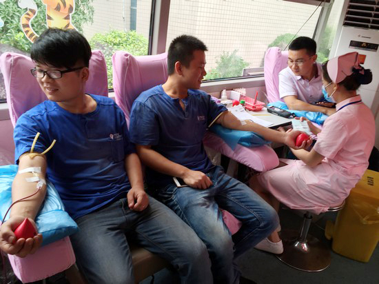 血液毗连你我大爱感动星城——记九州ku酷游智能2016年夏日无偿献血活动