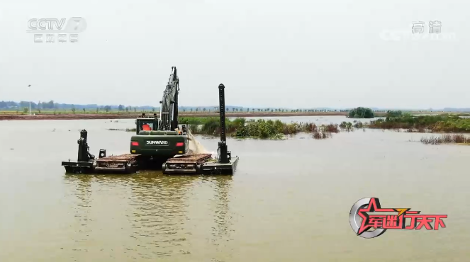 水陆两用挖掘机亮相央视！九州ku酷游智能应抢救援“猛将”出战
