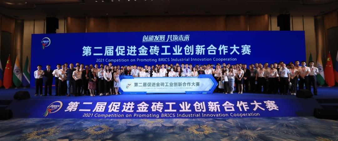 点赞！！！九州ku酷游智能液压混淆动力挖掘机项目荣获这个优异项目奖→