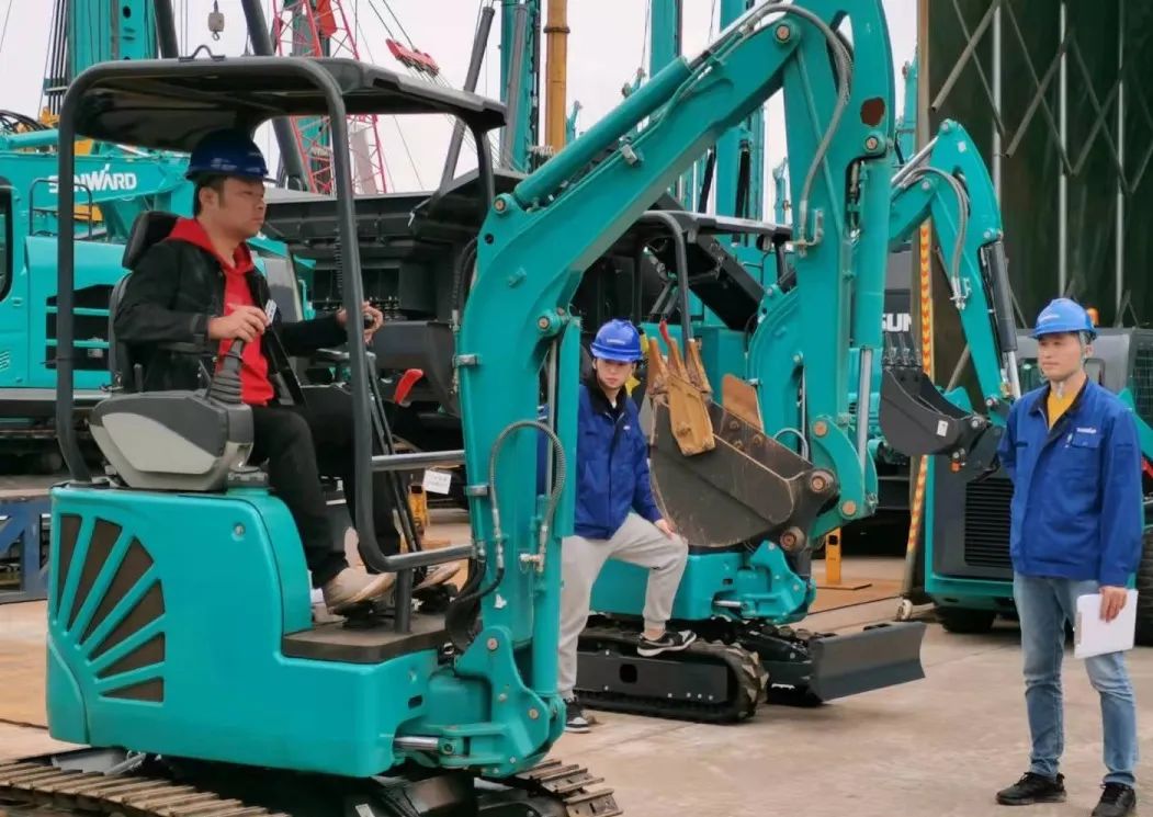 一起来“找茬”！！！10位“超等体验官”试驾九州ku酷游智能最新“F系列”挖掘机