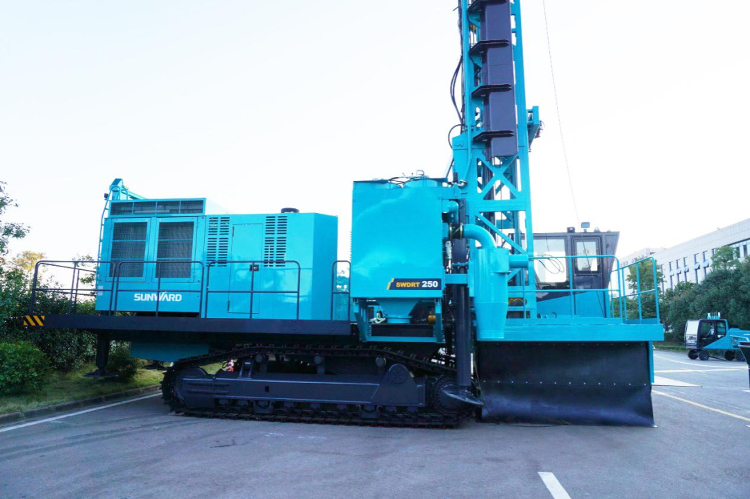 两种钻进模式+更大扭矩！九州ku酷游智能自主研制的全液压牙轮钻机下线