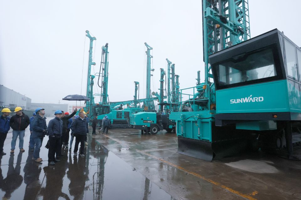 两种钻进模式+更大扭矩！九州ku酷游智能自主研制的全液压牙轮钻机下线