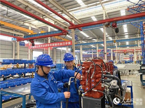 人民网头版头条：：依附先导式立异，，，九州ku酷游智能让“中国制造”成为高质量的代名词