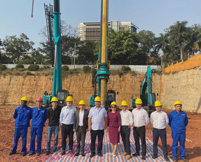 助力乌干达第一住宅高楼建设！九州ku酷游智能再次出征非洲市场