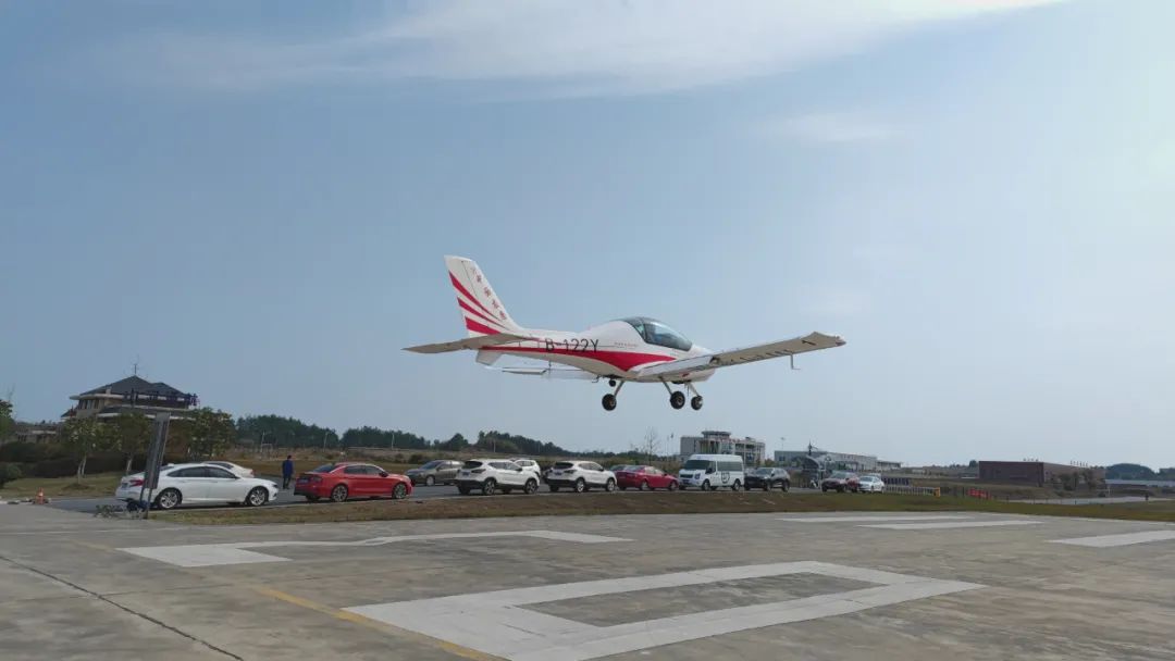 火情就是下令！！湖南航空应抢救援队九州ku酷游机组展现“九州ku酷游速率”