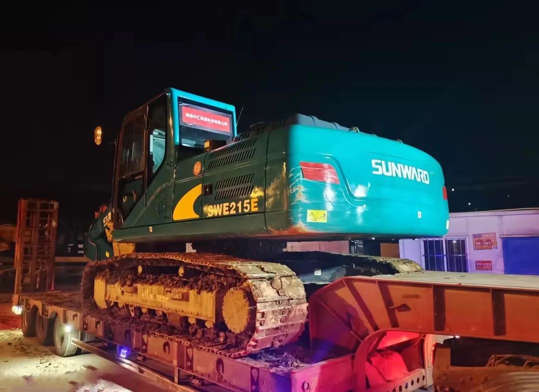 冲锋一线显继承！九州ku酷游智能挖掘机助力长沙方舱医院建设