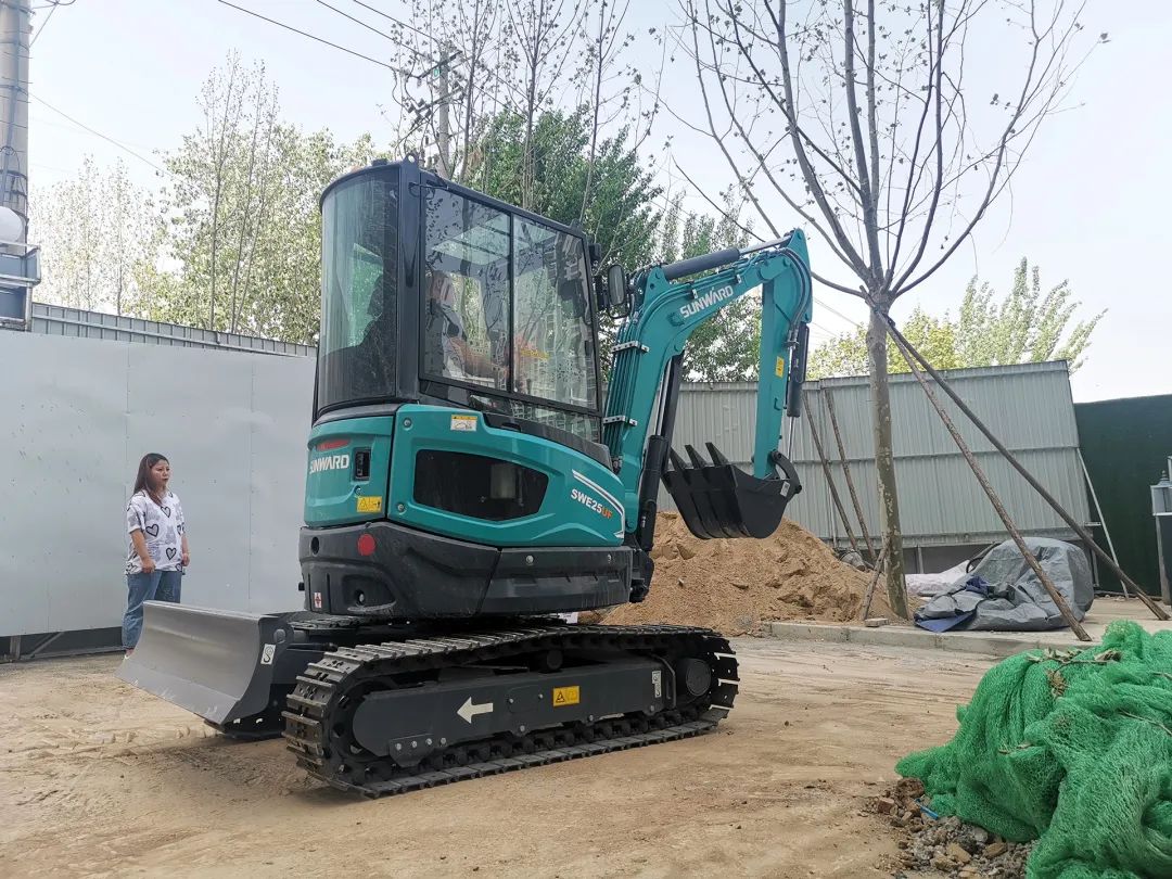 冲、、冲、、冲！带您感受九州ku酷游智能挖掘机火热交机时刻