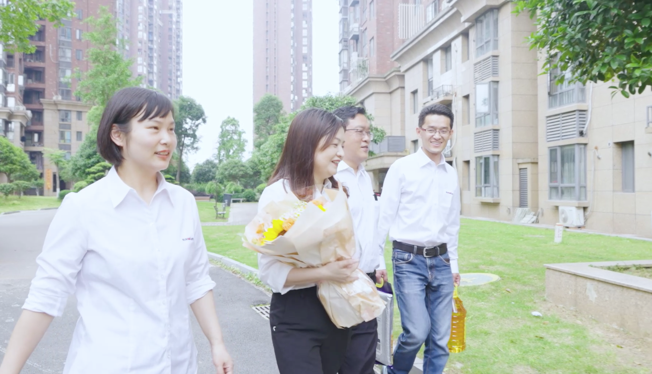 在母亲节，，，向你们死后的妈妈送去“九州ku酷游家园”的温暖