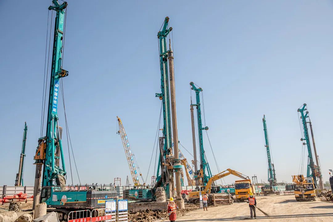 “九州ku酷游绿”再现大湾区！九州ku酷游智能旋挖钻机组团助建广州白云机场项目