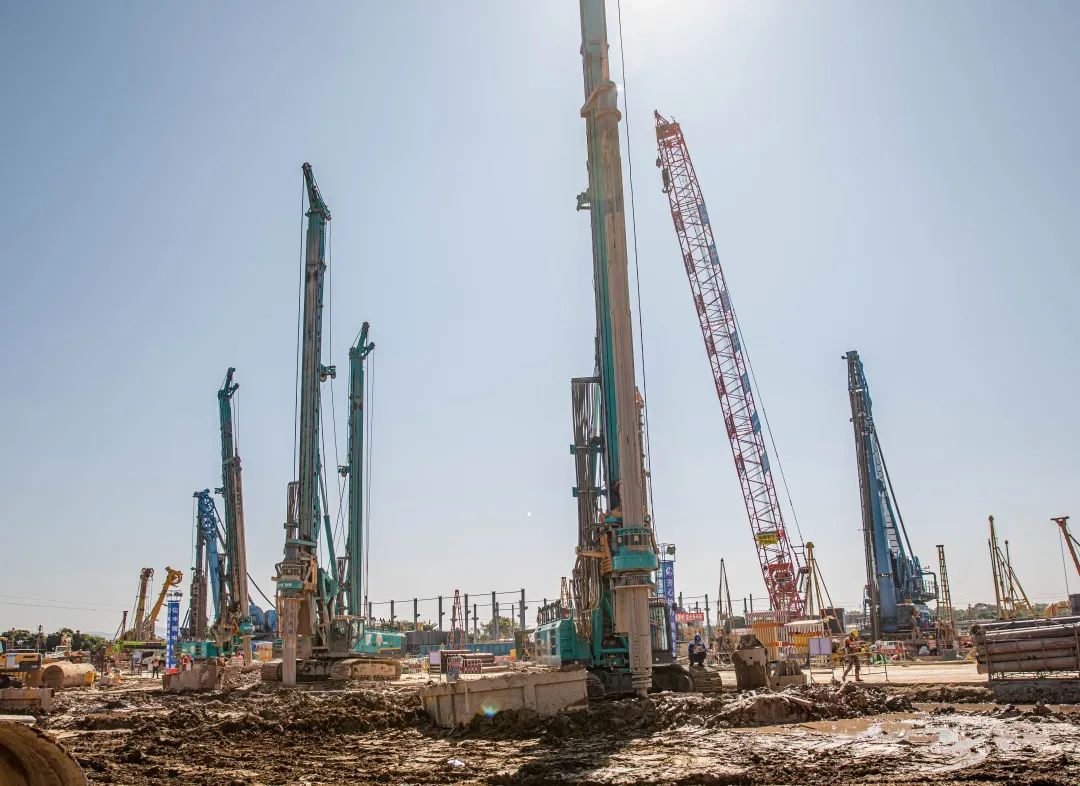 “九州ku酷游绿”再现大湾区！九州ku酷游智能旋挖钻机组团助建广州白云机场项目