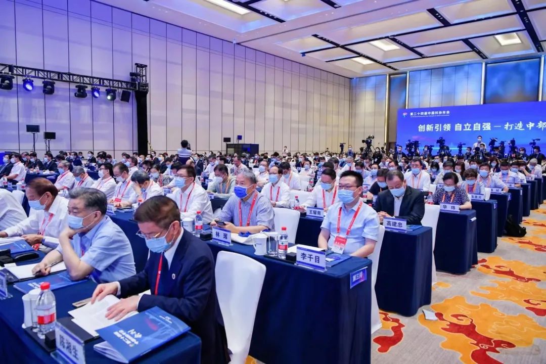 何清华在第二十四届中国科协年会作主旨报告：：制造业高地源自系统