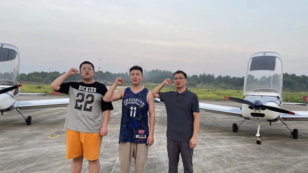 冲上云霄！湖南九州ku酷游通航学员乐成单飞