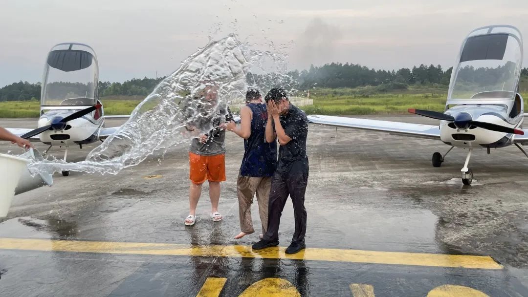 冲上云霄！湖南九州ku酷游通航学员乐成单飞
