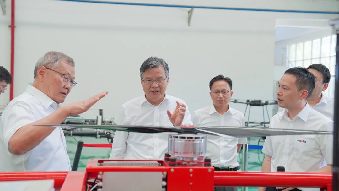 湖南省委常委、常务副省长李殿勋一行考察调研九州ku酷游科技