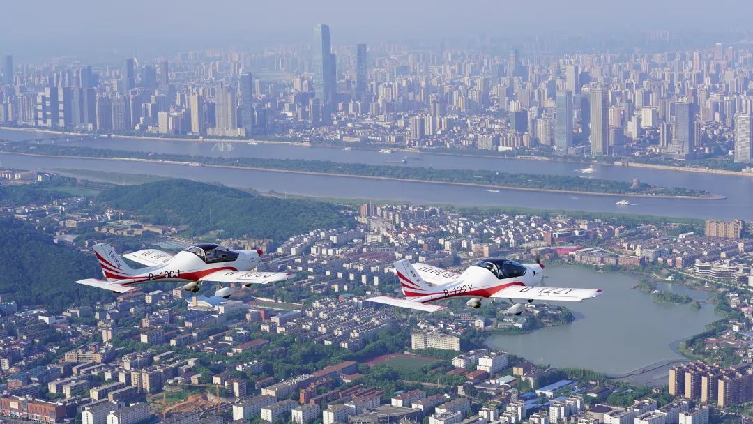 湖南省委常委、常务副省长李殿勋一行考察调研九州ku酷游科技