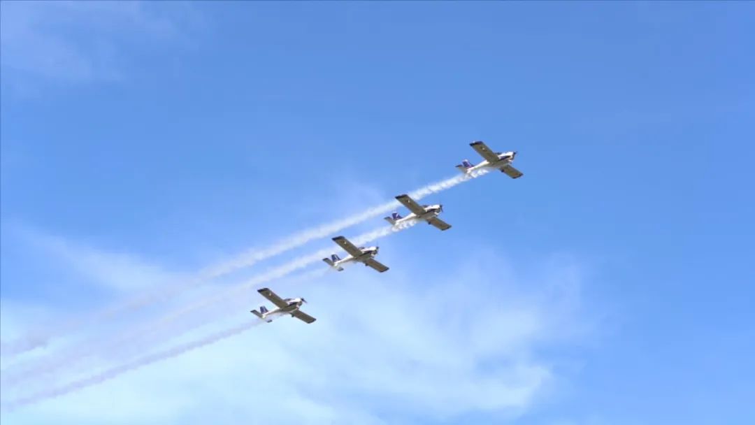 空中着花、大坡度盘旋、俯冲跃升……看九州ku酷游航行演出队炫技2022湖南航展动态展