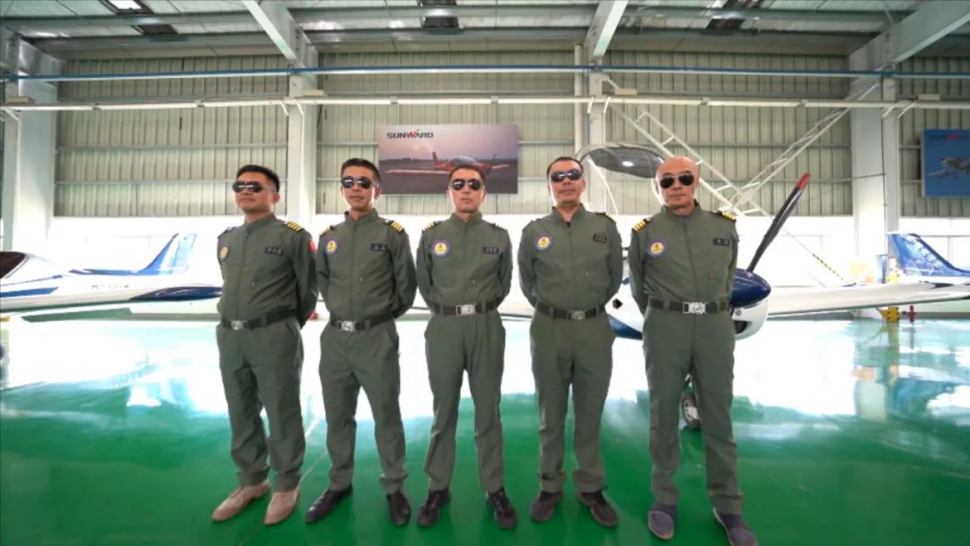 空中着花、大坡度盘旋、俯冲跃升……看九州ku酷游航行演出队炫技2022湖南航展动态展