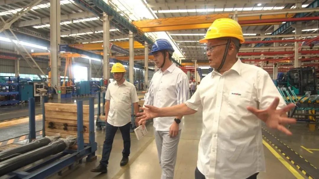 央广经济之声《追梦路上》｜何清华：：：不抄作业 坚持“先导式立异”