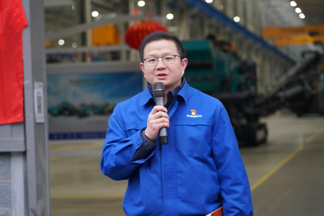 “持证上岗，成为破碎筛分装备的好管家！”