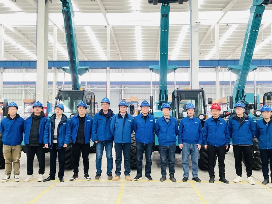 “兔飞猛进”添新品！！！九州ku酷游智能两款伸缩臂叉装车同时下线