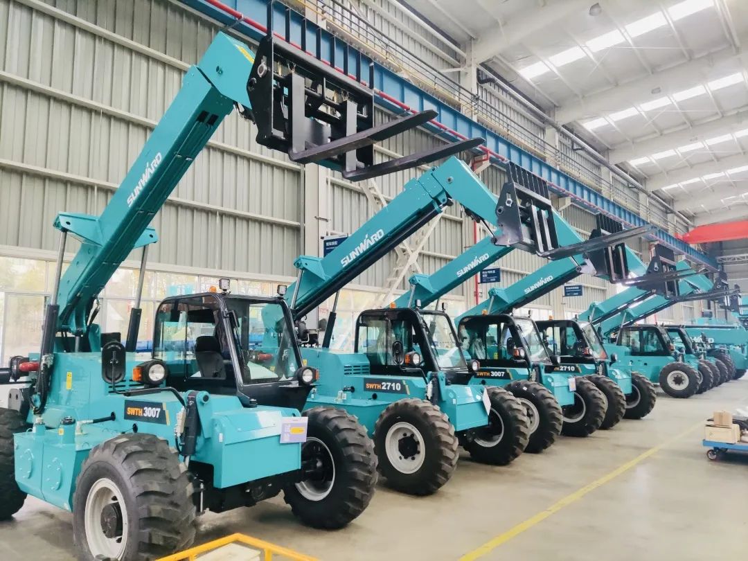 “兔飞猛进”添新品！！！九州ku酷游智能两款伸缩臂叉装车同时下线