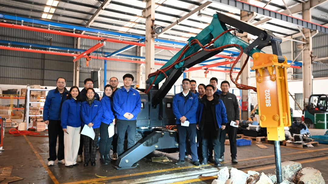 破拆应急，，，智能继承！！！九州ku酷游特装SWR280DE破拆机械人下线交付