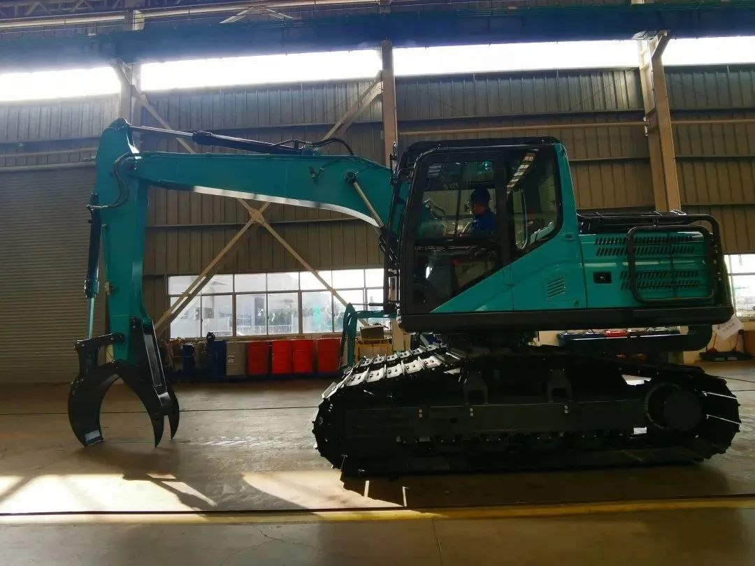 翻山越岭，称霸“武林”！！！九州ku酷游智能首款中型林业挖掘机乐成下线