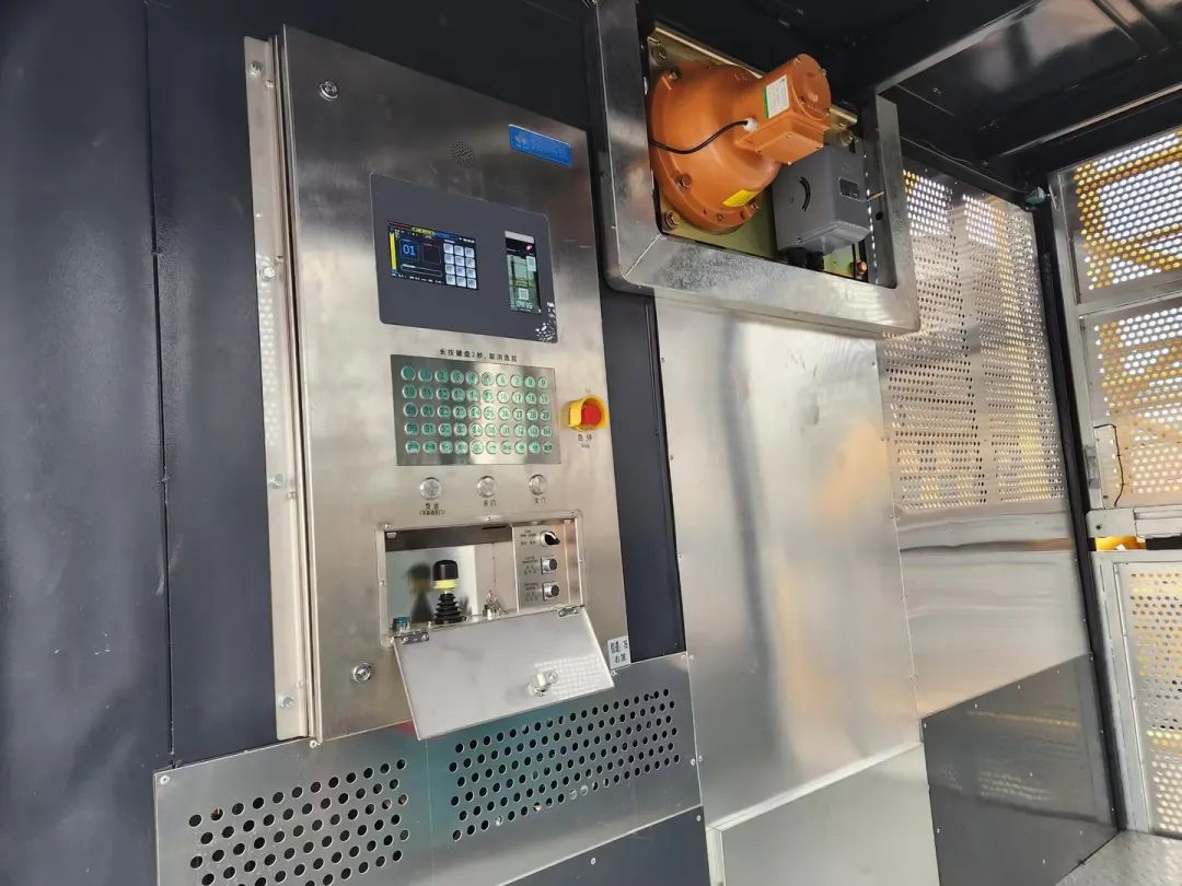 科技显能、、再添新品！！！九州ku酷游江麓智能施工升降机乐成下线