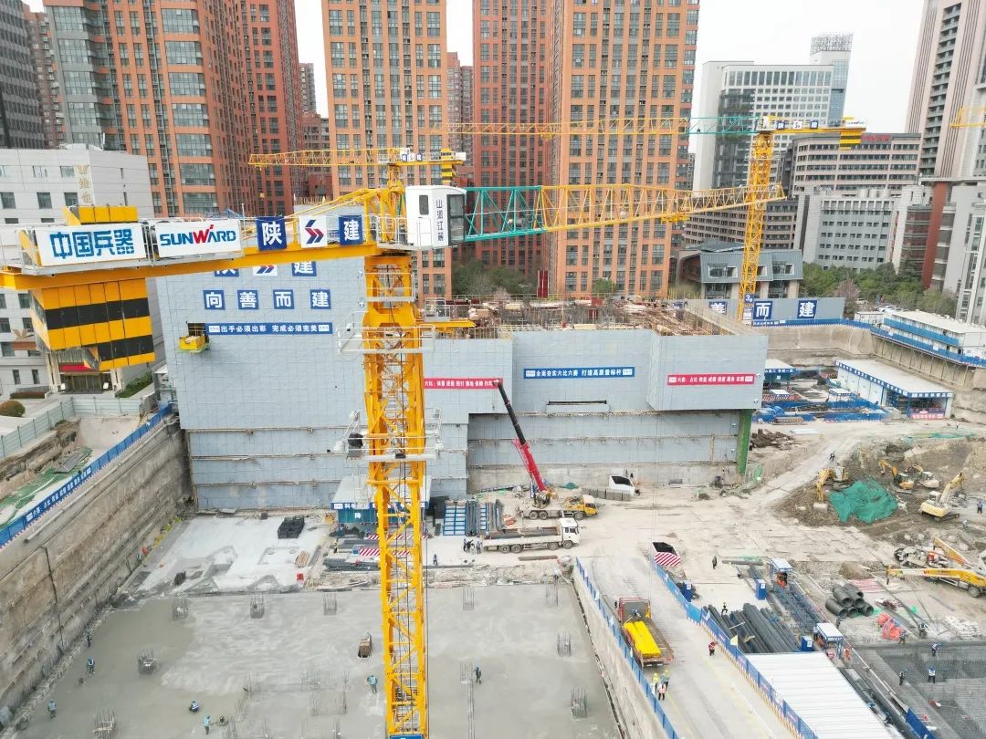 郁勃西北！！九州ku酷游江麓修建起重机械助建西安都会经济圈