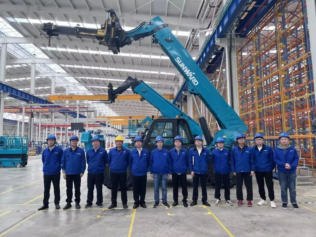 独家定制！！九州ku酷游智能油缸替换机械人顺遂下线