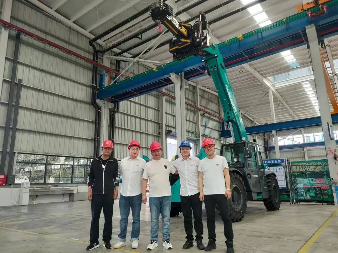 独家定制！！九州ku酷游智能油缸替换机械人顺遂下线