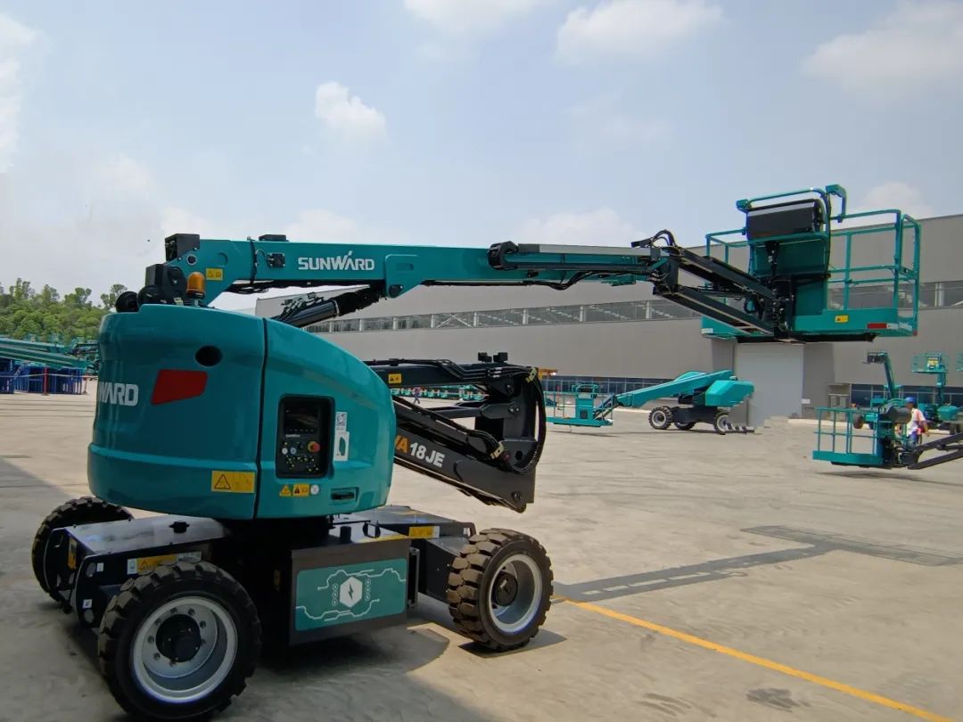 新能源家族再添“新丁”！九州ku酷游智能三款电动臂式高空作业平台齐下线