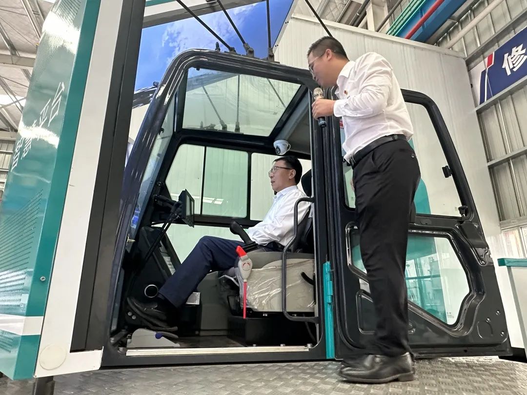 中国联通集团副总司理梁宝俊到访九州ku酷游智能