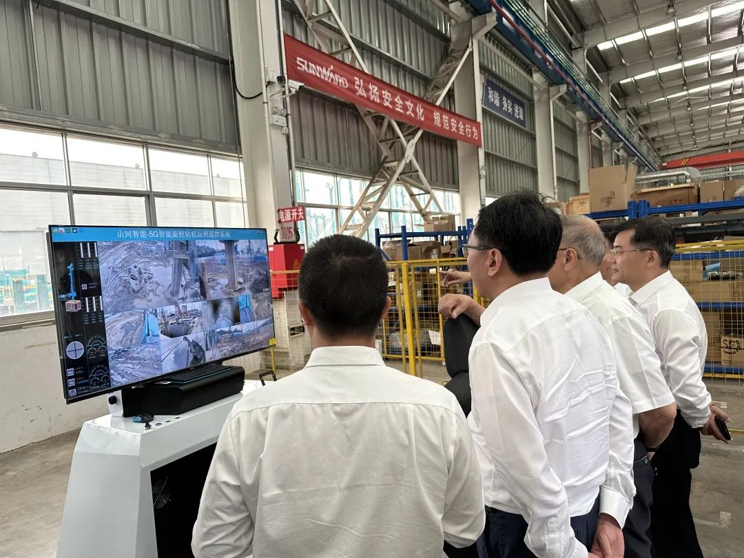 中国联通集团副总司理梁宝俊到访九州ku酷游智能