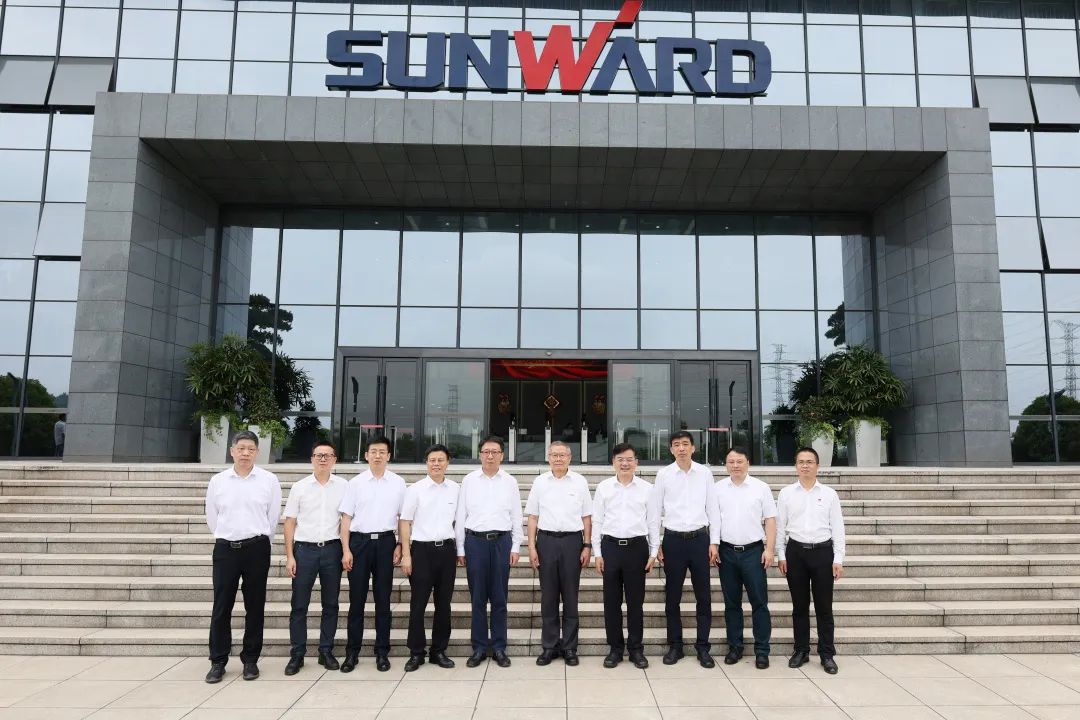 中国联通集团副总司理梁宝俊到访九州ku酷游智能