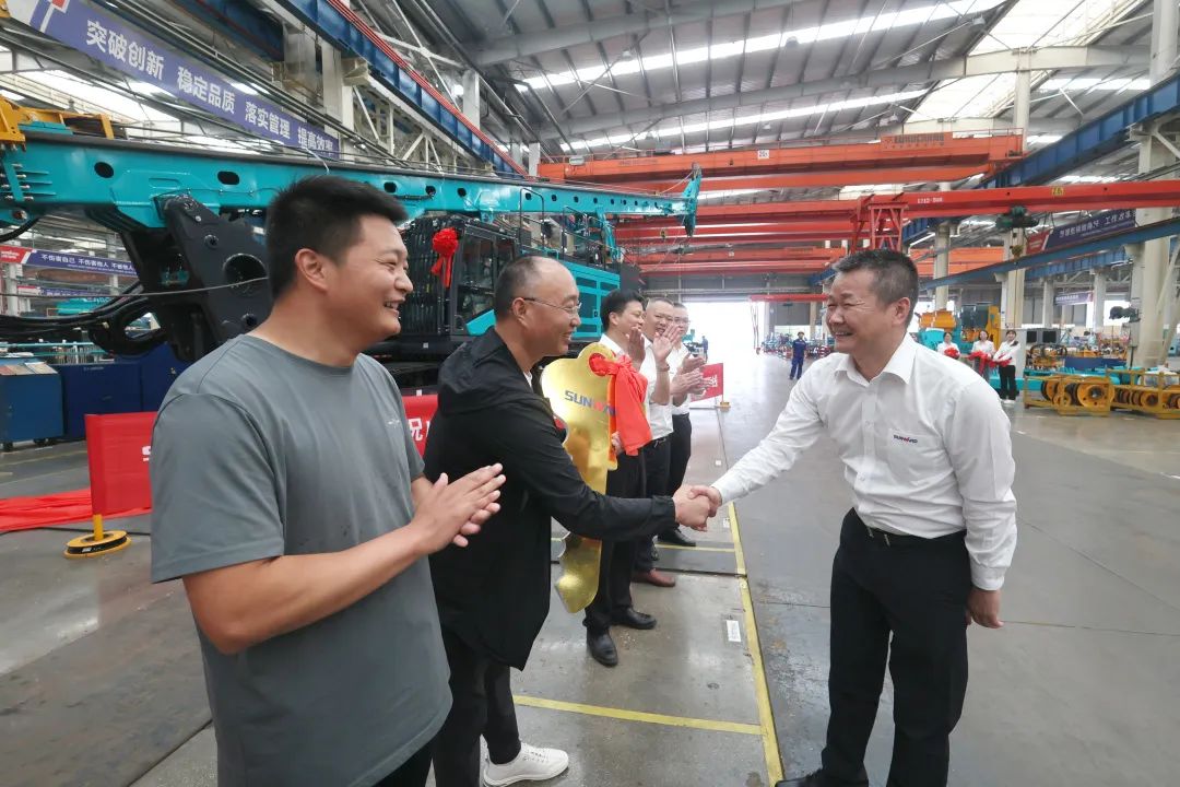 助力“双碳”、、、绿动未来！！！九州ku酷游智能增程式电动旋挖钻机、、、液压混淆动力旋挖钻机齐交付