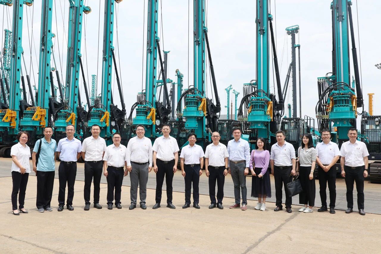 中国收支口银行总行党委委员、副行长李钧一行调研九州ku酷游智能